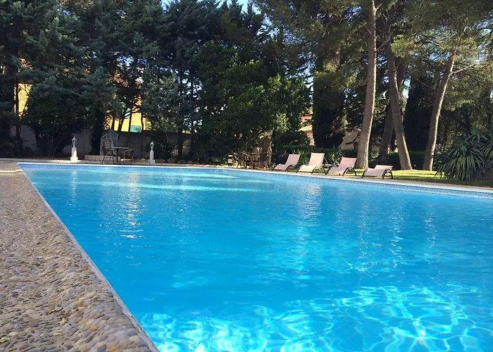 Cit\'Hotel Le Mirage