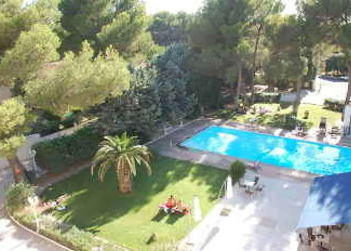 Cit\'Hotel Le Mirage